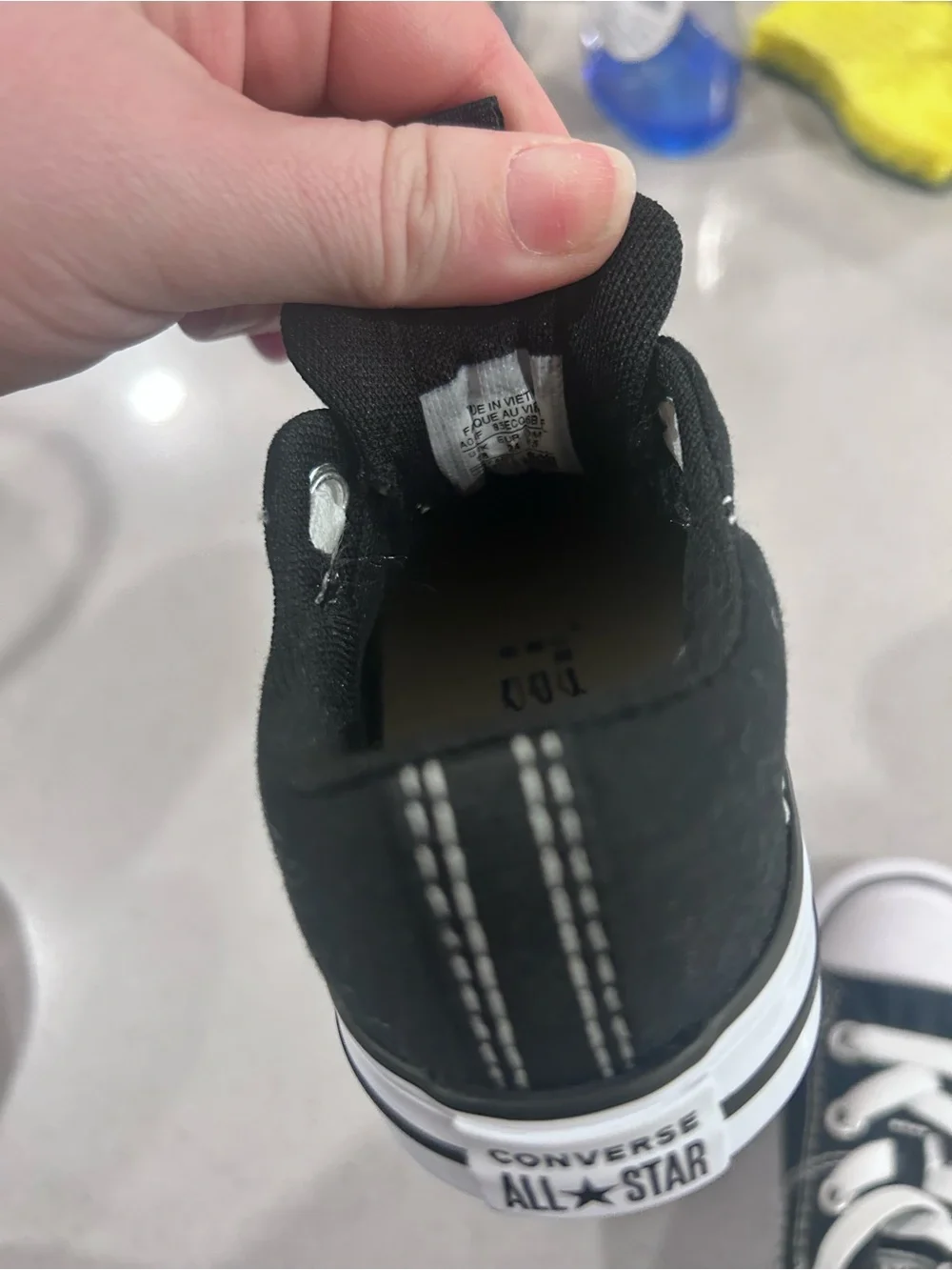 Converse Kids Low Top Sneakers - Black and White Sz 8 EUC
